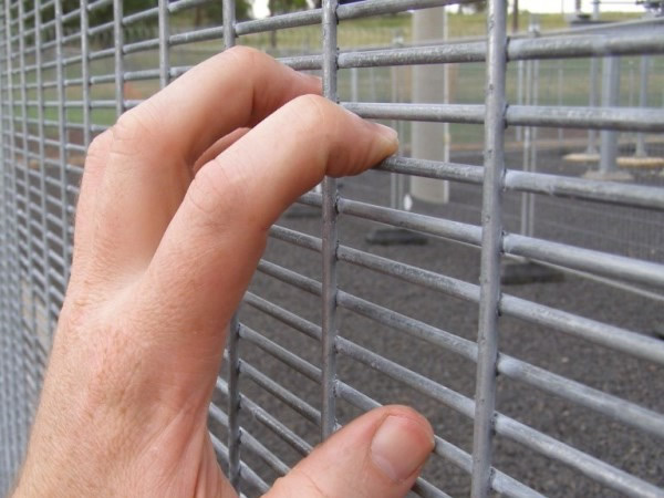 Anti-cutting 358 mesh fencing
