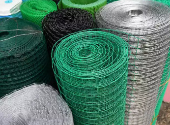 Hot Galvanized Iron Roll Welded Wire Mesh For Farm Customized Size