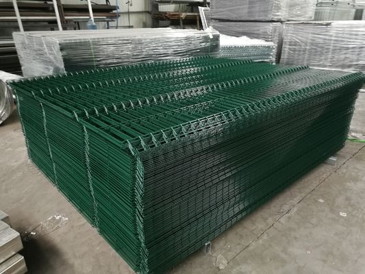 1.2x3.0m Pvc Coated Curved Metal Fence 3d V Bending For Airport