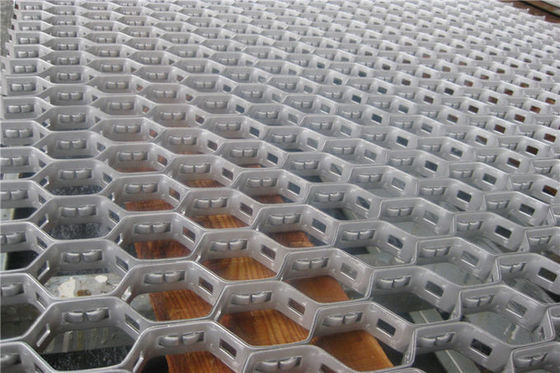 Customized Size Hex Mesh Refractory 1m-2m Width Low Carbon Steel