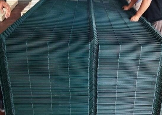1.8 M High 3d Curved Metal Welded Steel Iron Wire Mesh Fencing
