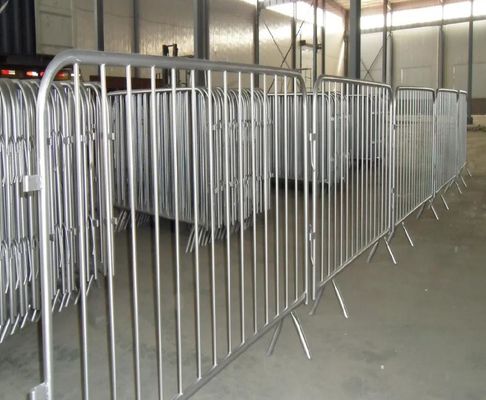 China Wholesale Flat Feet Hot Dipped Galvanized Steel Crowed Control Barrier Pedestrian Barricade Safety Barrier