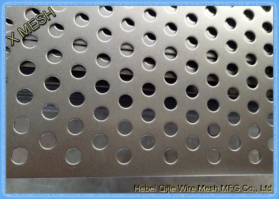 Powder Coated Perforated Metal Sheet Staggered Round Punched Customized Length