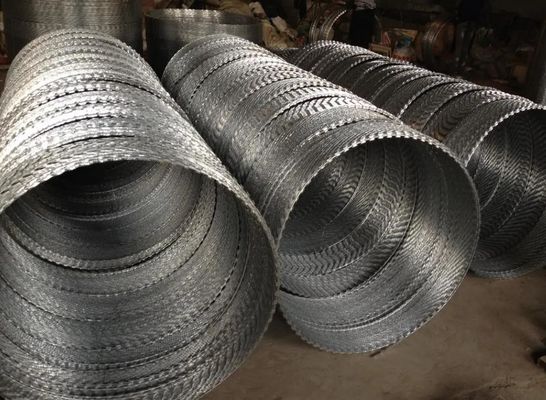 Hot Dipped Galvanized Barbed Razor Blade Concertina Wire For Anti-Piracy