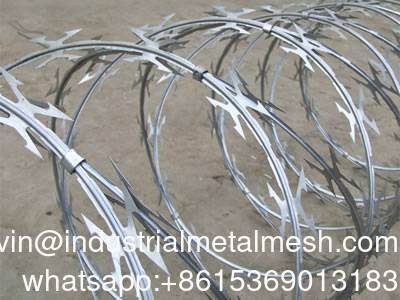 PVC-Coated Bto-22 Concertina Razor Barbed Wire 450mm for Farm Fence