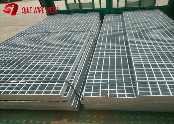 Hot Dipped Galvanized Expanded Metal Mesh Drainage Steel Grating Stair Treads Customized