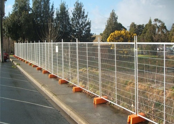 Pre - Galvanized 2400x2100mm Temporary Mesh Fencing , Temporary Site Fencing With Base
