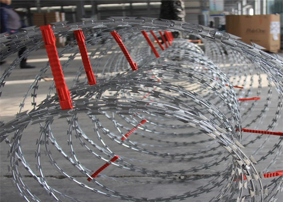 304 Galvanized Security Fencing Cbt-65 Concertina Razor Wire Sharp