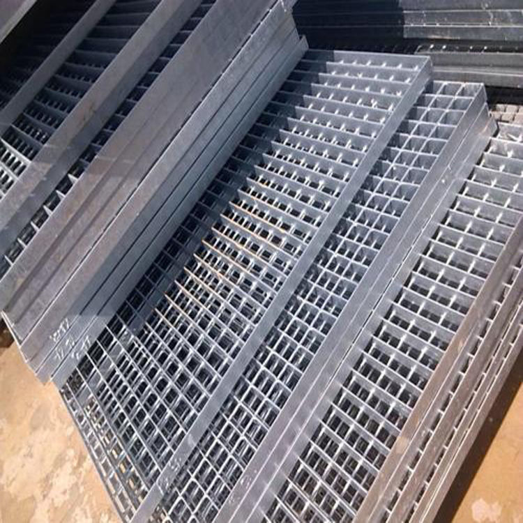 Perforated Metal Mesh HDG Steel Grating Stair Tread With Securing Brackets