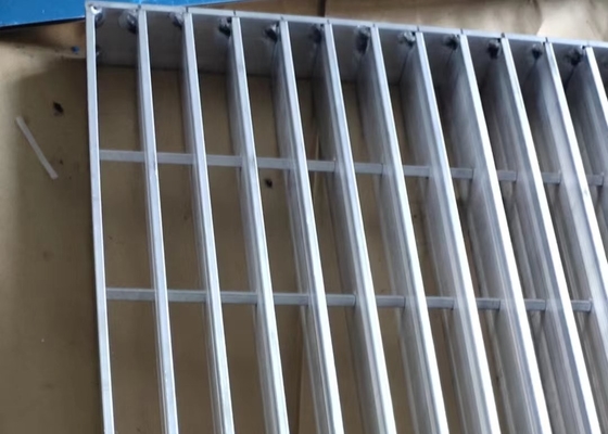 SGS Plain Or Serrated Anti Slip Expanded Metal Mesh Steel Walkway Grating