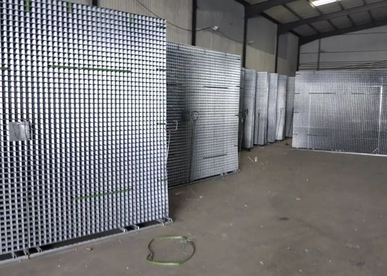 4" Openning Black Galvanized Welded Wire Mesh Panel  Non Rusting