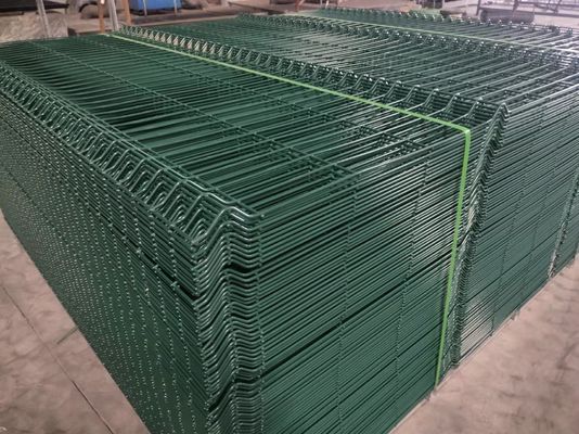 Straight Post Powder Coated Curved Metal Fence Panels Triangle Bend Wire Mesh