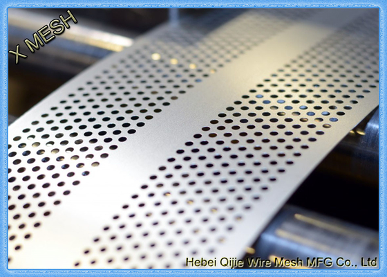 Anti Skid 6061 Aluminum Perforated Metal Sheet Mesh / Low carbon Punch Steel Plate With Holes