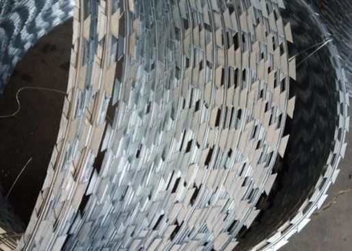 5%off PVC PE Coated Galvanized High Strength Razor Barbed Wire for Protection Mesh/Farm Fencing