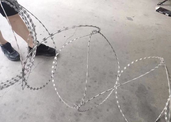 Hot Dipped Galvanized High Security Cbt-65 Razor Barbed Wire Concertina Wire For Wire Fencing