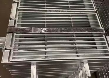 Sidewalk Platform Metal Material Hot DIP Galvanized Sawtooth Steel Grating For Foot Pedal Platform Walking
