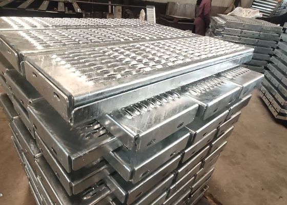 Aluminum And Mild Carbon Punched Galvanised Walkway Grating 0.3MM- 8MM Thickness