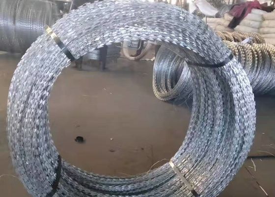 600mm HDG BTO-16 5 Clamps 100 Loops Anti Climbing Border Using Container Razor Wire