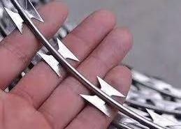 BTO-16 Concertina Razor Barbed Wire 1100mm 7 Clips 35kg /Roll 20-25m