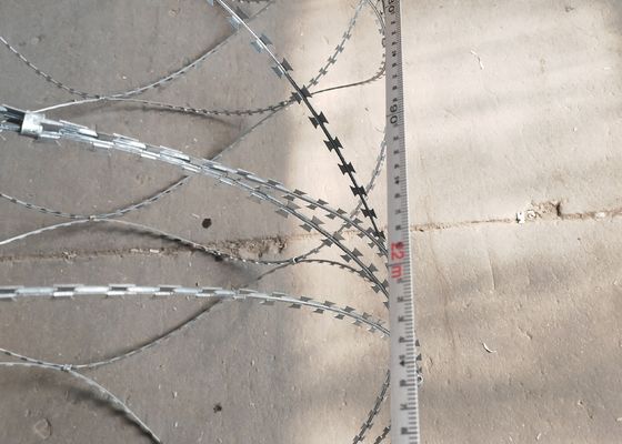 Bto16 Security Concertina Spiral Razor Barbed Wire Mesh Cross Razor Fence Materials
