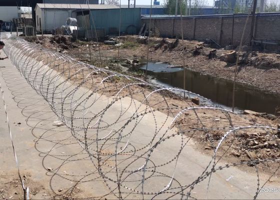 Hot Dipped Galvanized Barbed Razor Blade Concertina Wire For Anti-Piracy