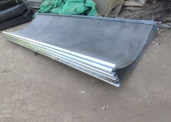 Quarry / Stone Crusher Crimped Sand Vibrating Screen 1.5*2M Size Wear Proof
