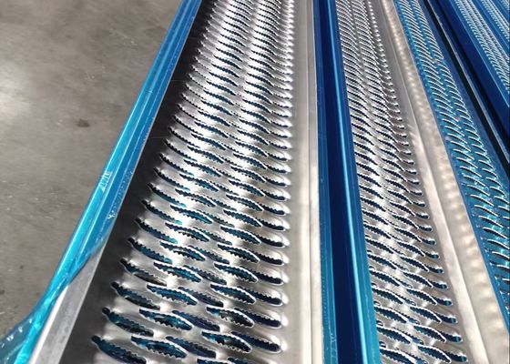 Hot Dipped Galvanised Grip Strut Perforated Metal Mesh Plank Grating In Silver