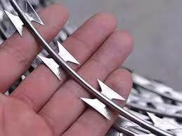 Safety Barbed Hdg Concertina Razor Wire Mesh 12x12 Bwg