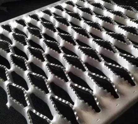 Walkway Platform Anti-Slip Safety Plank Grating/Perforated Stainless Steel Stairs Grip Strut