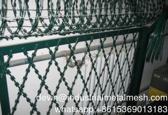 High Zinc Coated Razor Wire Welded Mesh 100X150mm