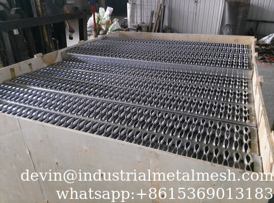 Durable Carbon Steel Traction Tread Safety Grating for Industrial Use