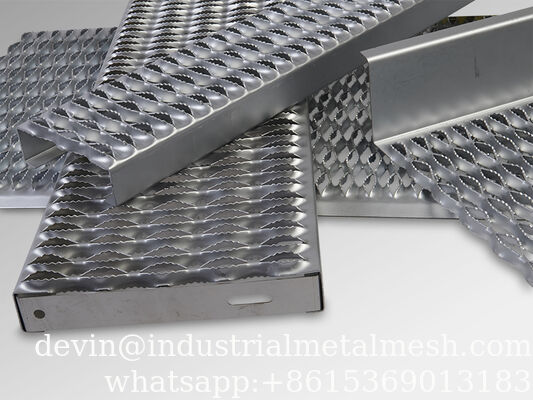 Heavy Duty Grip Strut Perforated Metal Plank Grating for Transportation Servicing Areas