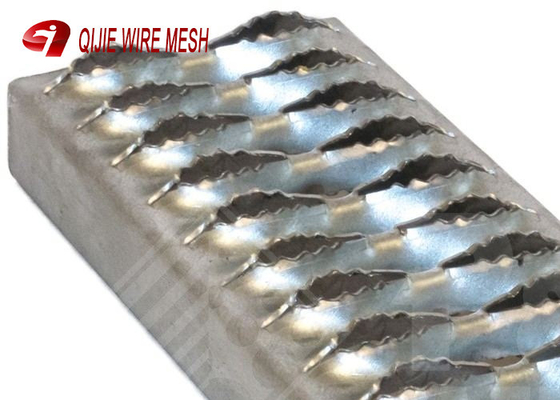 Anti - Skid Galvanized Steel Grating Crocodile Mouth Crocodile Lips Grip Strut