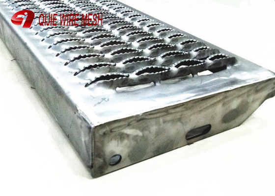 Hot Dipped Galvanized Plate Perforated Metal Mesh Safety Grating Walkway Anti - Rust