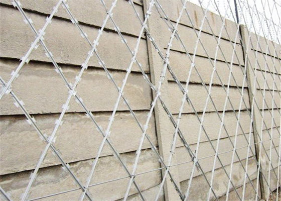 BTO -22 Hot-dipped Galvanized Welded Razor Wire Mesh Prison Fence Direct Supply