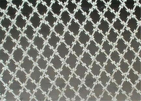 Hot Dip Galvanized Welded Razor Wire Mesh 7.5x15cm Wire Diameter 2.5mm