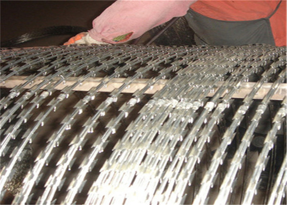 200gsm Hot Dipped Galvanized 75mmx150mm Openning Welded Razor Barbed Wire Mesh