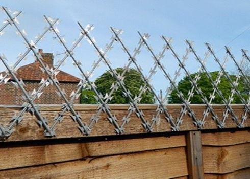 Stainless Steel CBT 65 Welded Razor Mesh High Security 100mm x 200mm Hole Secure Barrier