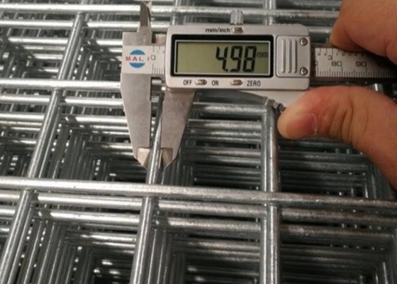 4" Openning Galvanized Welded Mesh Panel Black Carbon Steel Construction