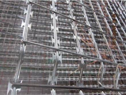 Welded Bto-22 Concertina Razor Wire Mesh With Square Aperture