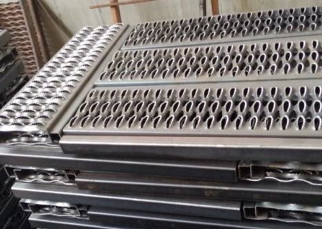10′ /12′ Diamond Hole Aluminum Galvanized Trench Grates Standard Length