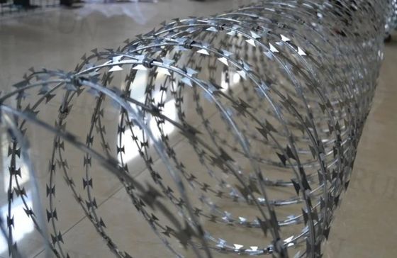 600mm HDG BTO-16 5 Clamps 100 Loops Anti Climbing Border Using Container Razor Wire