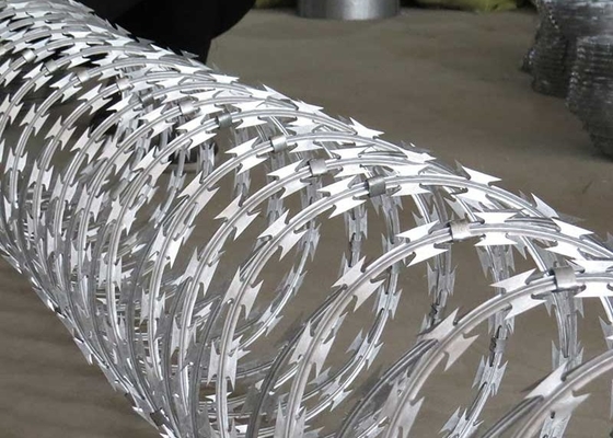 Hot Dipped Galvanized BTO22 Razor Wire Builds Better Security Barrier Fencing
