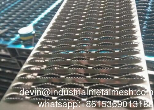 Aluminum Serrated Grip Strut Grating with Diamond Perforated Holes for Stair Treads