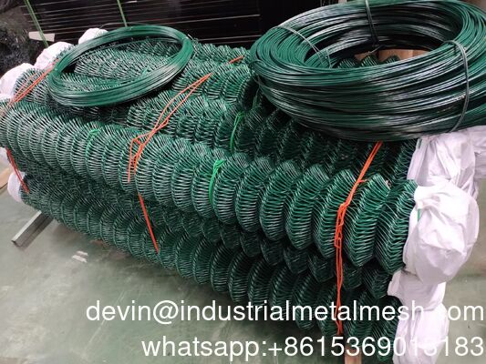 China Manufacturer Galvanized Chain Link Fence with Barbed Wire