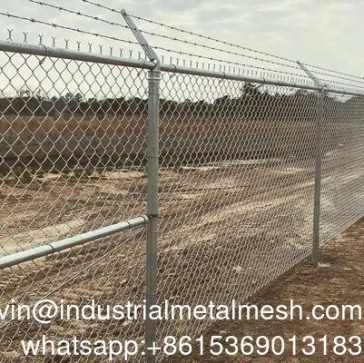 Customized Sustainable Wholesale Powder Sprayed PVC Coated Chain Link Fence Cyclone Wire Mesh Fence for Baseball Fields